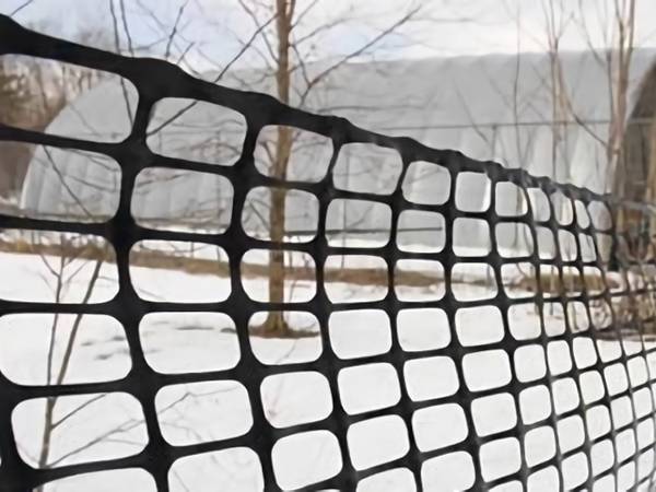 Black HDPE safety netting for snow fence